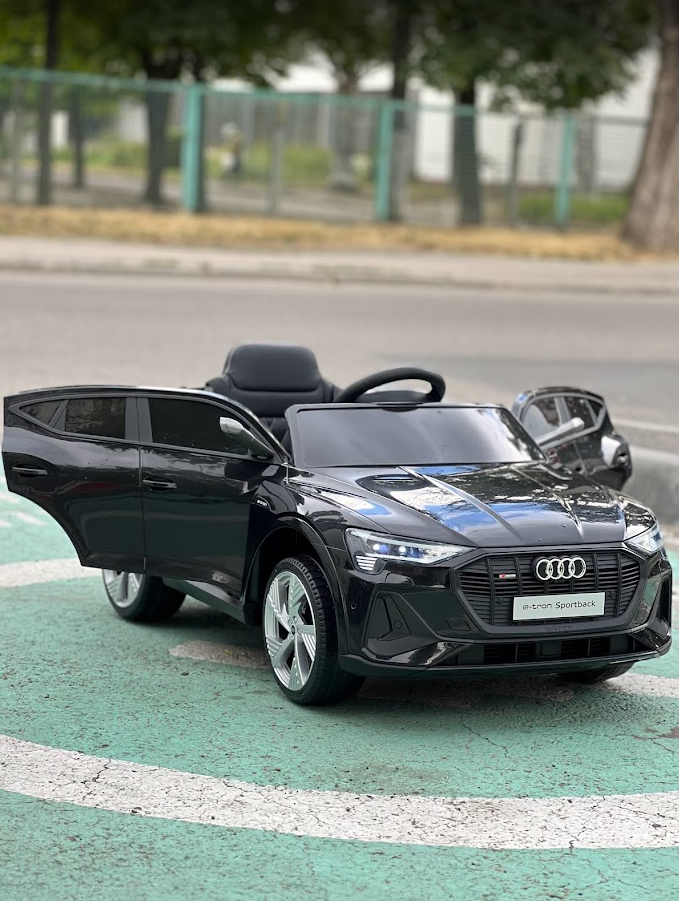 Дитячий електромобіль з пультом керування Bambi Audi E-Tron SPORTBACK, чорна