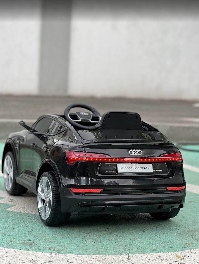 Дитячий електромобіль з пультом керування Bambi Audi E-Tron SPORTBACK, чорна