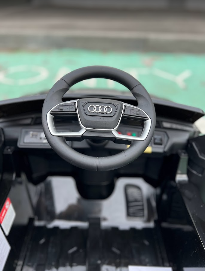 Дитячий електромобіль з пультом керування Bambi Audi E-Tron SPORTBACK, чорна