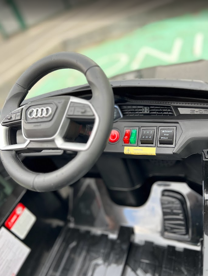 Дитячий електромобіль з пультом керування Bambi Audi E-Tron SPORTBACK, чорна
