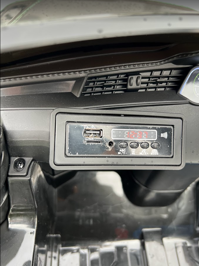 Дитячий електромобіль з пультом керування Bambi Audi E-Tron SPORTBACK, чорна